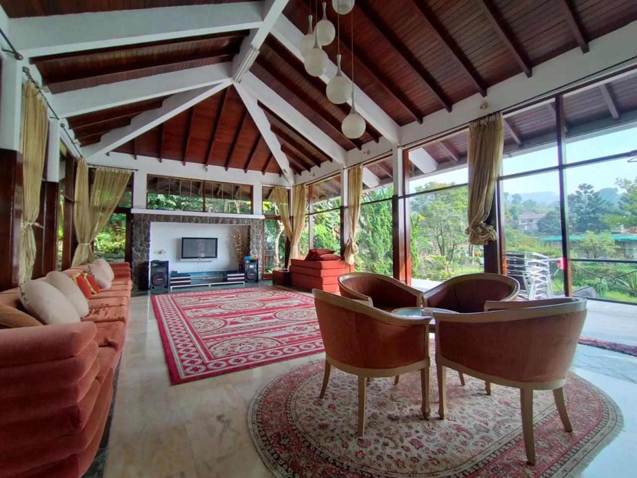 Villa Bukit Danau Lot 14 Cinengangirang المظهر الخارجي الصورة