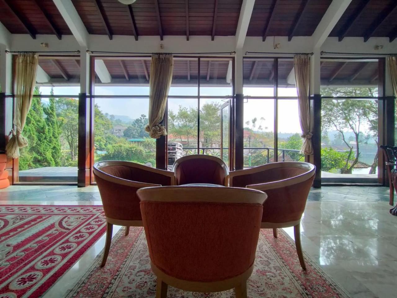Villa Bukit Danau Lot 14 Cinengangirang المظهر الخارجي الصورة