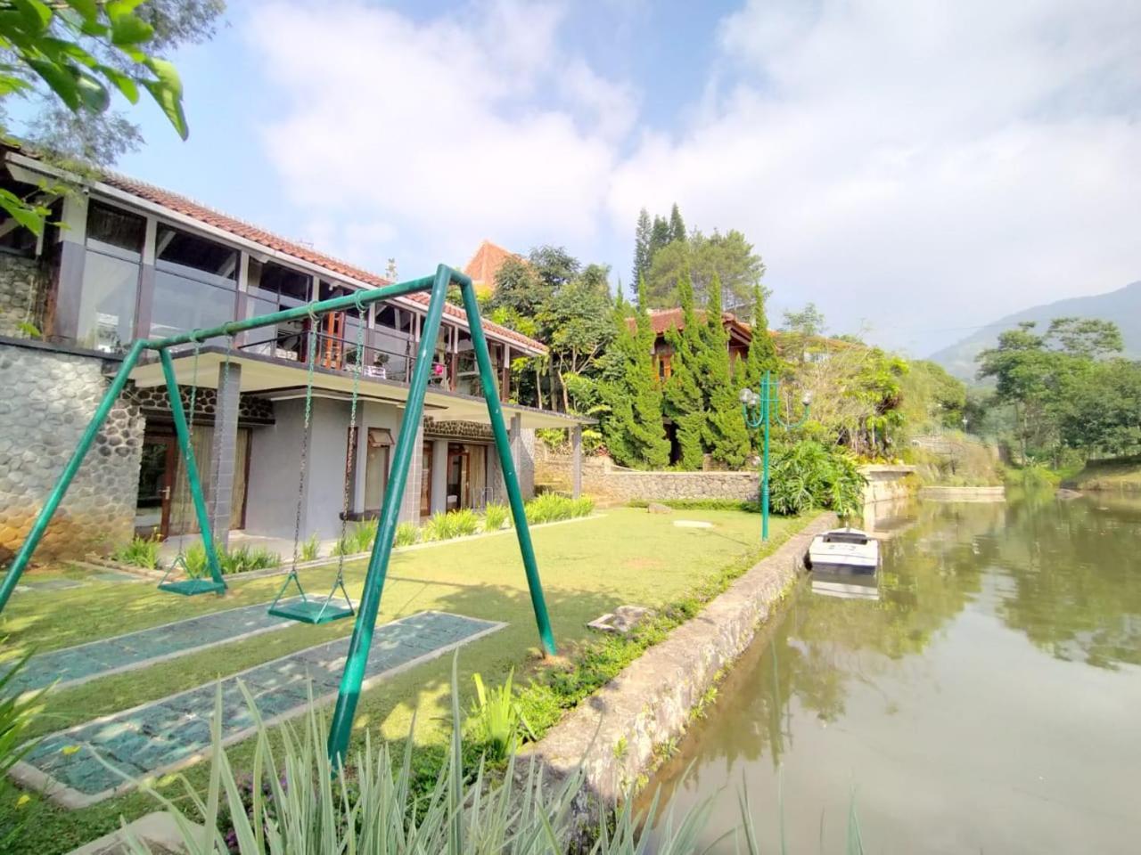 Villa Bukit Danau Lot 14 Cinengangirang المظهر الخارجي الصورة