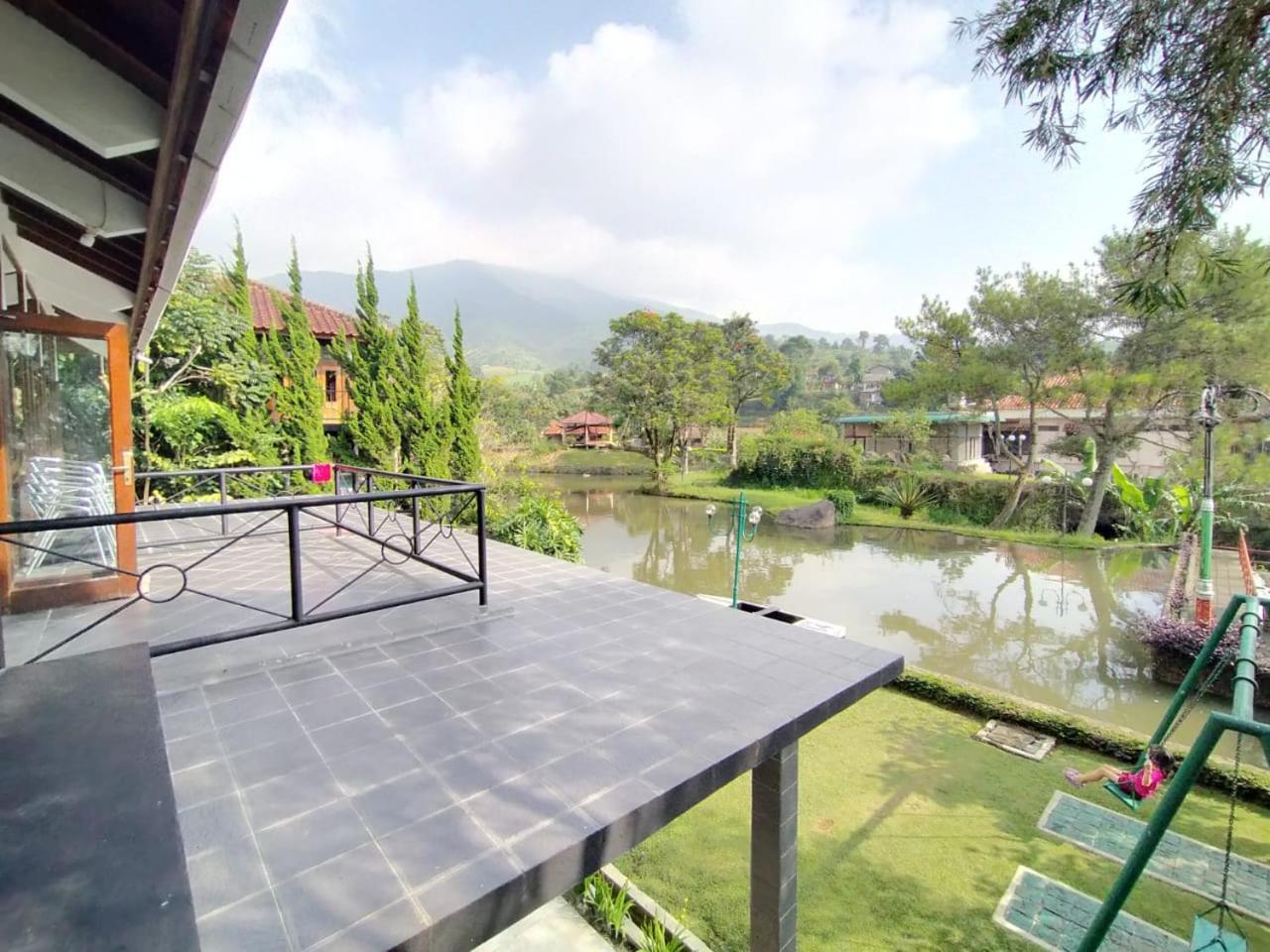 Villa Bukit Danau Lot 14 Cinengangirang المظهر الخارجي الصورة